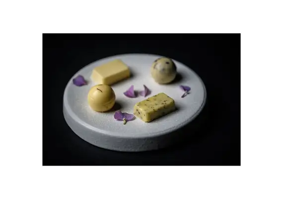 Πιάτο πορσελάνης αναστρέψιμο με κάθετο rim, φ22cm, Σειρά Bristol, λευκό, Q AUTHENTIC (τιμή για 4 τεμάχια) QR17061
